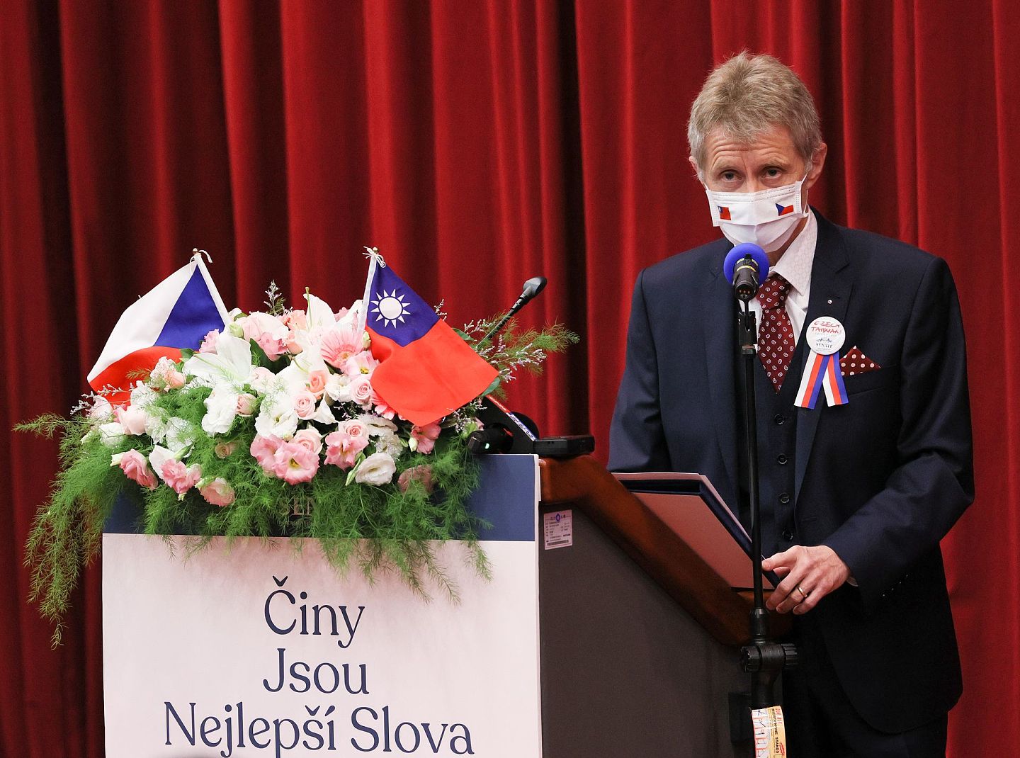 捷克参议院议长维斯特奇尔8月31日参访台湾政治大学并发表专题演讲。（中央社）