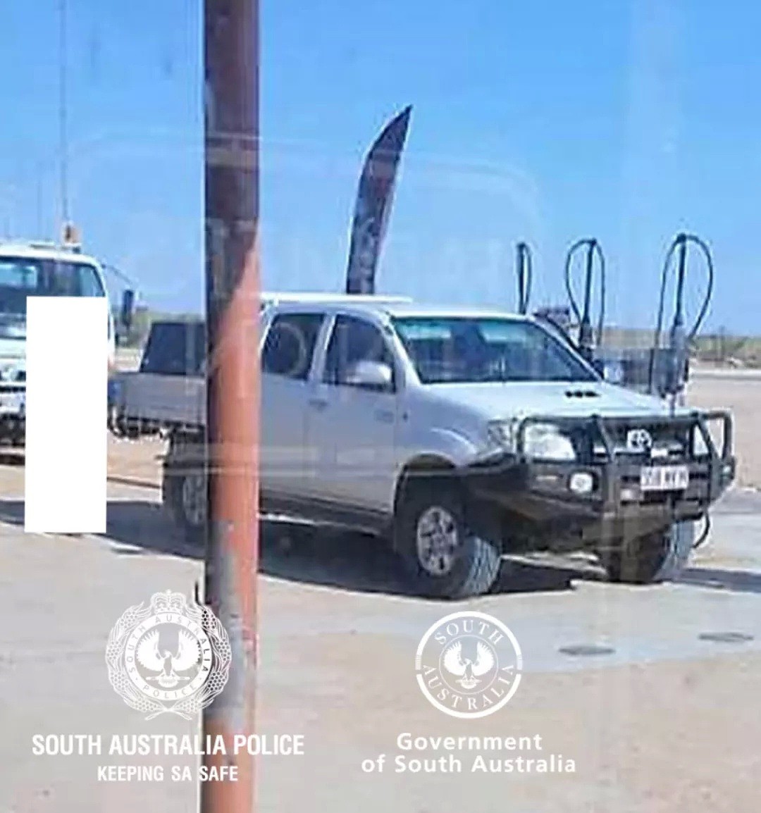 注意！两名昆州人携带枪支非法入境南澳 男子身份曝光，看到速报警（组图） - 3