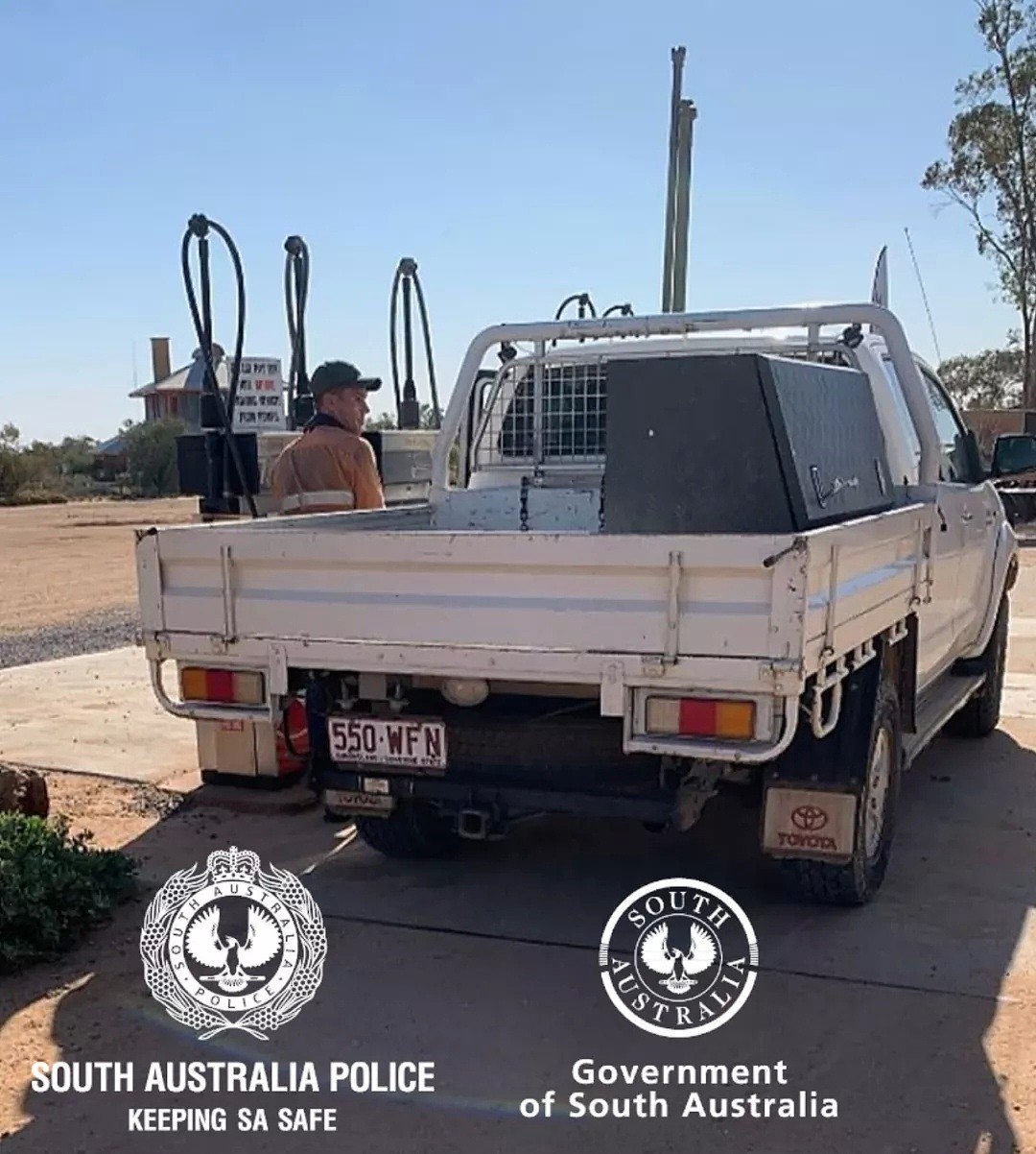 注意！两名昆州人携带枪支非法入境南澳 男子身份曝光，看到速报警（组图） - 2