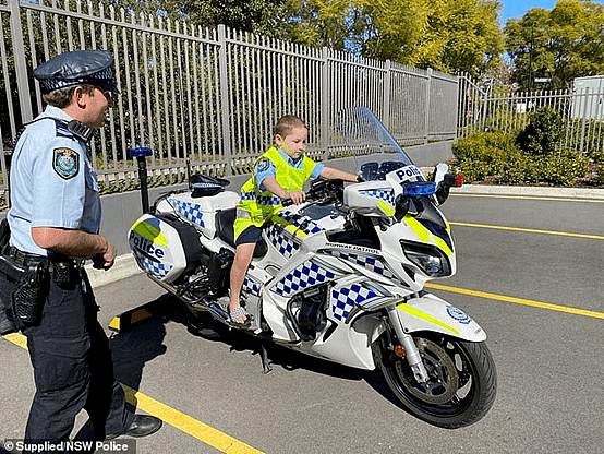 悉尼6岁小男孩身患绝症，临终愿望只有一个！得知真相后，澳洲警察助他圆梦 - 9