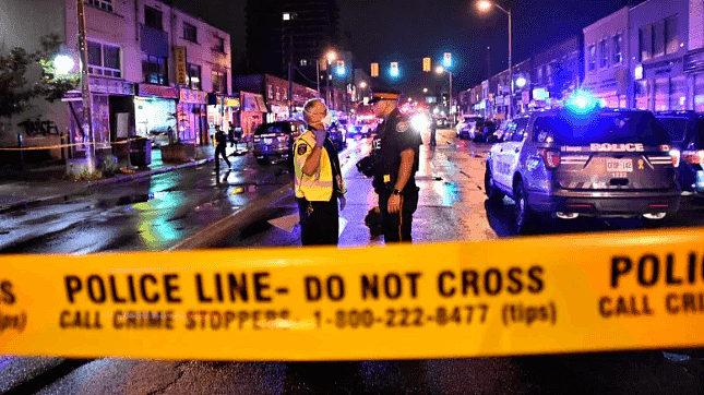 恐怖！加拿大爆惨烈枪击致6伤1死，枪手朝面包店随机开火，无辜群众中弹（组图） - 4