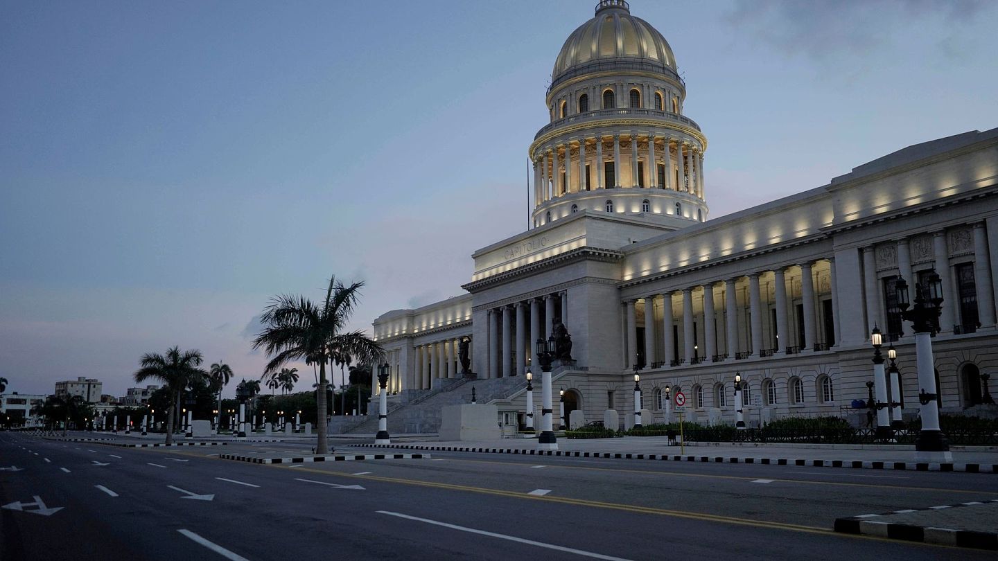 古巴新冠肺炎疫情：图为2020年9月1日，哈瓦那实施宵禁期间，国会大厦附近的市貌。（Reuters）