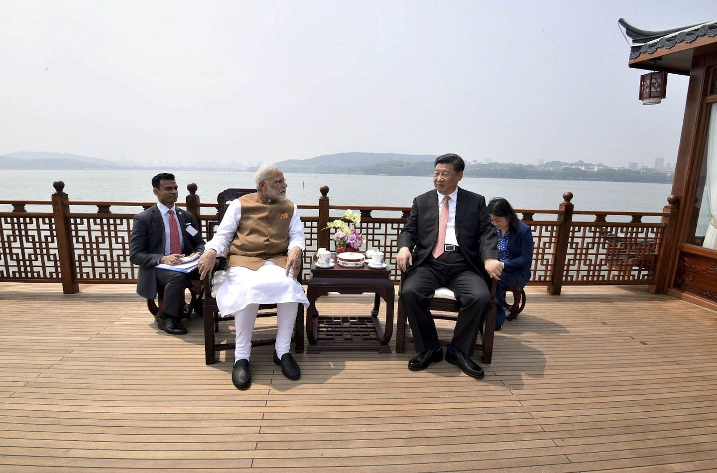 中国国家主席习近平与印度总理莫迪（Narendra Modi）都在为两国关系的长远未来谋划，图为二人曾在中国武汉举行会晤。（Reuters）