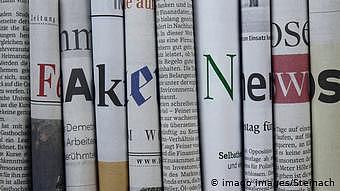 Fake News Zeitschriften und Fake News (imago images/Steinach)