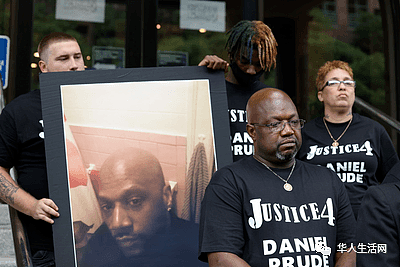又一起“跪杀”，警方袋子套头致非裔男子死亡，抗议者闯入纽约警察大楼（组图） - 3