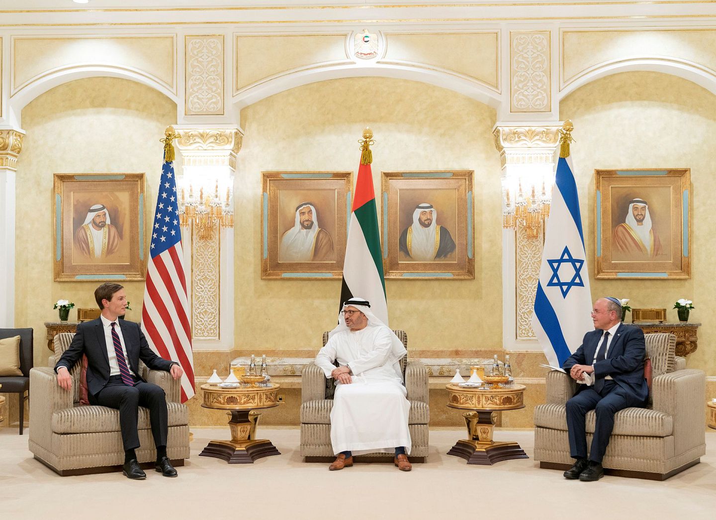 8月31日，美国，阿联酋和以色列代表在阿布扎比举行会面。（AP）