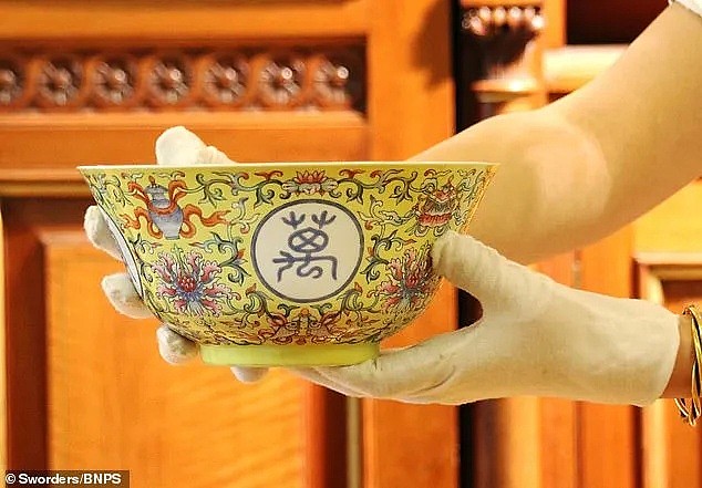 把古董当花盆用了50年，这个英国人贱卖的中国瓷碗，被网友疯狂抬价！（组图） - 2