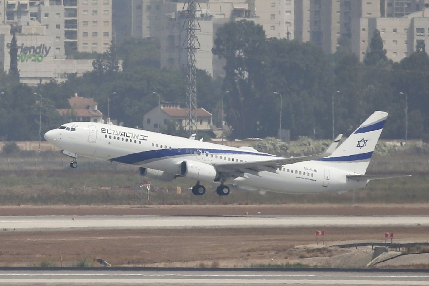 2020年8月31日，史上首个从以色列直飞阿联酋的商业航班正式通航。（AP）