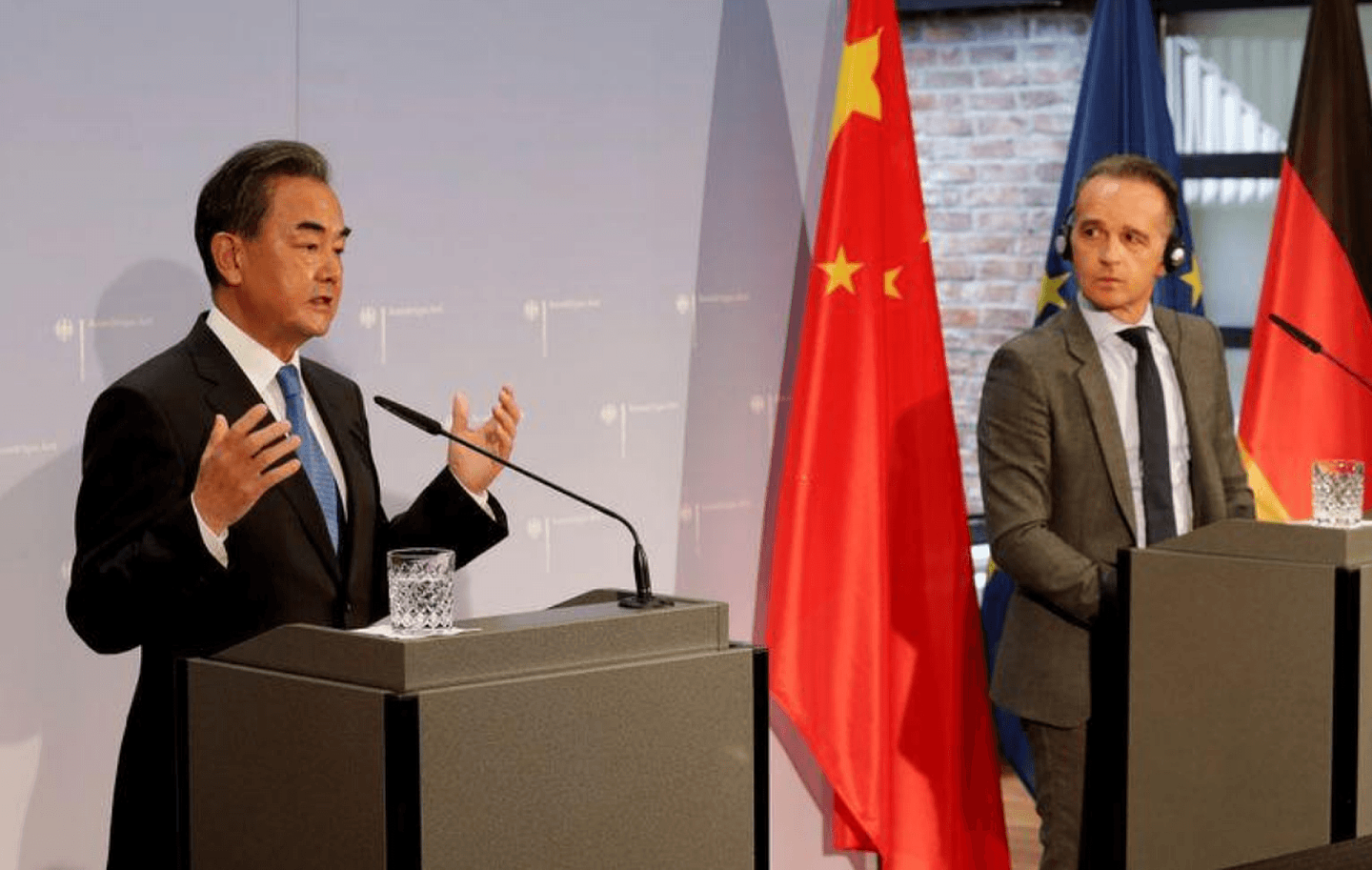 9月1日，中国外交部长王毅（左）访问德国。（路透社）