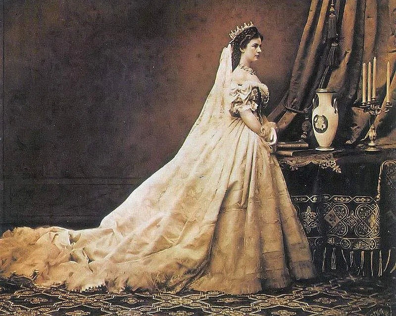 匈牙利女王，奥地利皇后，茜茜公主“最强后代”近况令人感叹（组图） - 4