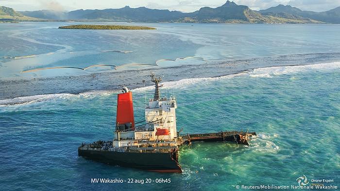 Mauritius I Frachter Wakashio versenkt (Reuters/Mobilisation Nationale Wakashio)