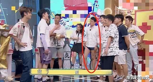 46岁王耀庆穿超短裤遭质疑，胡军王鹤棣直言太短，掀开被子那个就要出来了（组图） - 1
