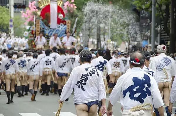 深扒日本辣眼睛习俗大观：裸体节、男根节、屁股节、肚脐眼节…（组图） - 16