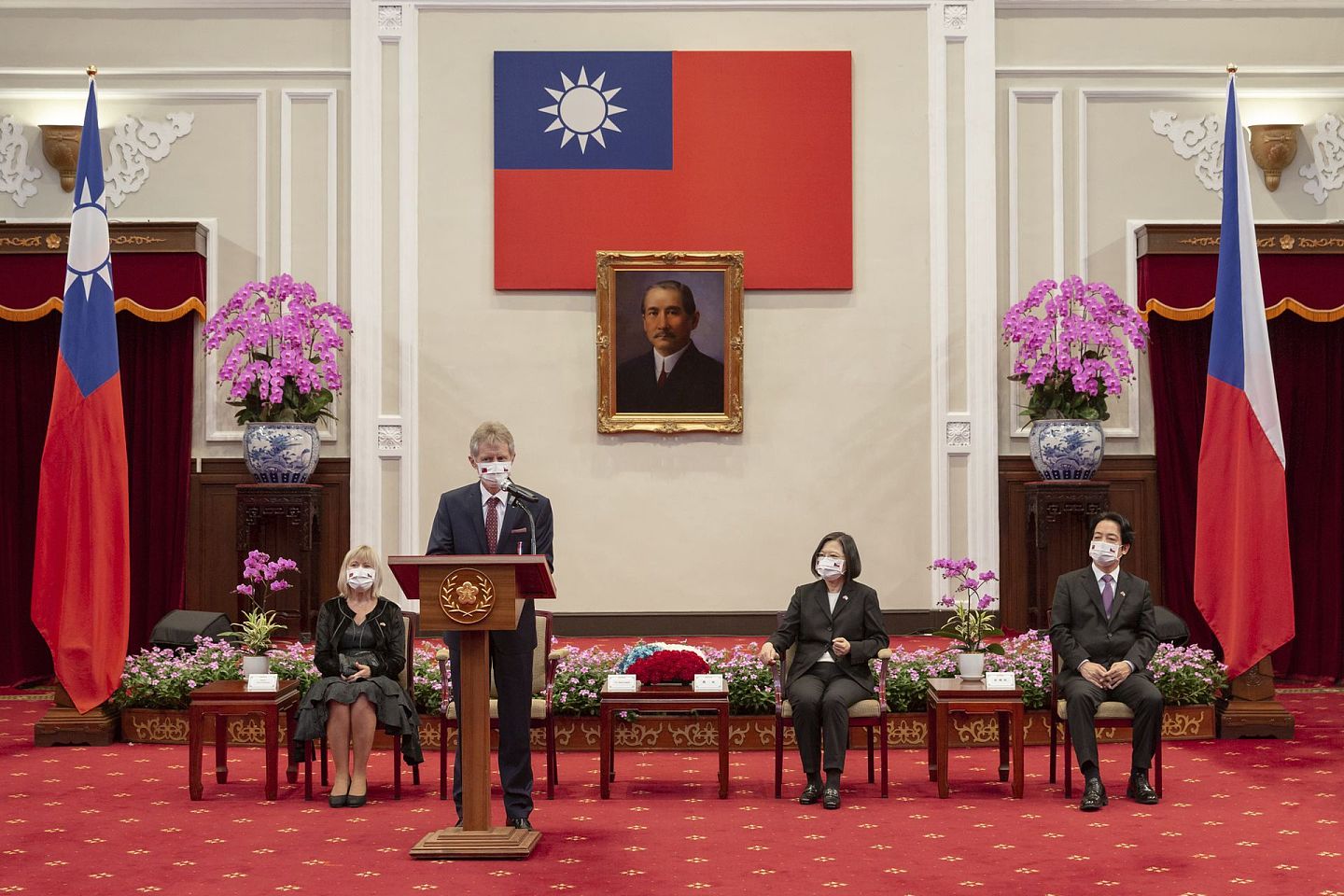 捷克参议院议长维斯特奇尔上周访问台湾引起北京不满。图为2020年9月3日，捷克参议院议长维斯特奇尔访问台湾，期间和台湾总统蔡英文会面。（AP）