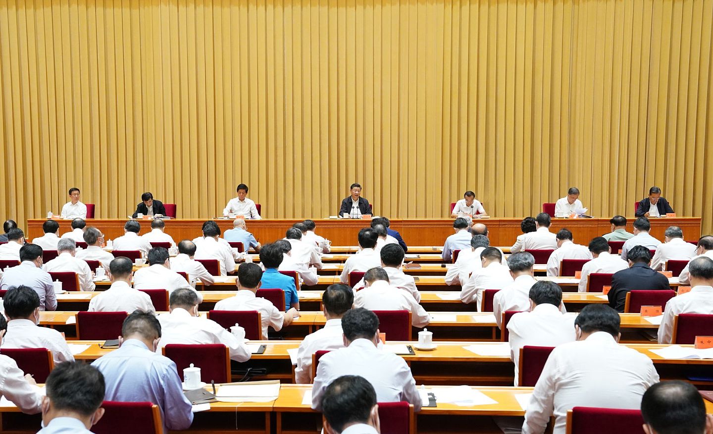 8月28日至29日，中共中央第七次西藏工作座谈会在北京召开。中共中央总书记、中国国家主席、中央军委主席习近平出席会议并发表讲话。（新华社）
