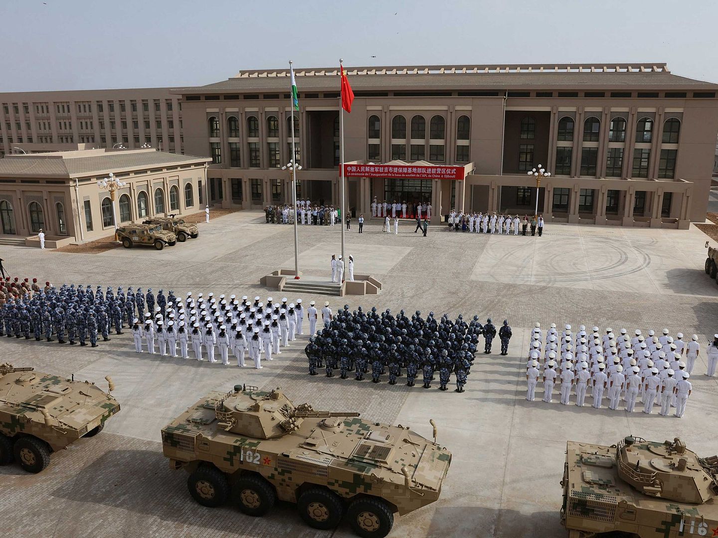 2017年8月1日，中国在吉布提的军事基地正式启用。（视觉中国）