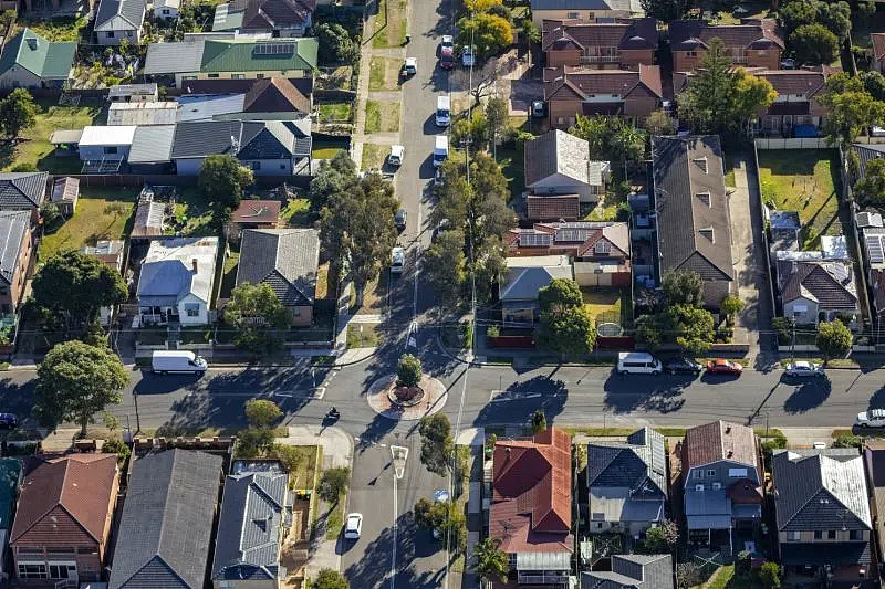 上一财年的澳洲房价涨幅超过了工资增长 - 6