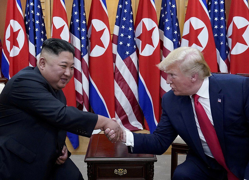 资深记者伍华德将出新书，承诺公开美国总统川普（右）和北韩领导人金正恩（左）两人之...