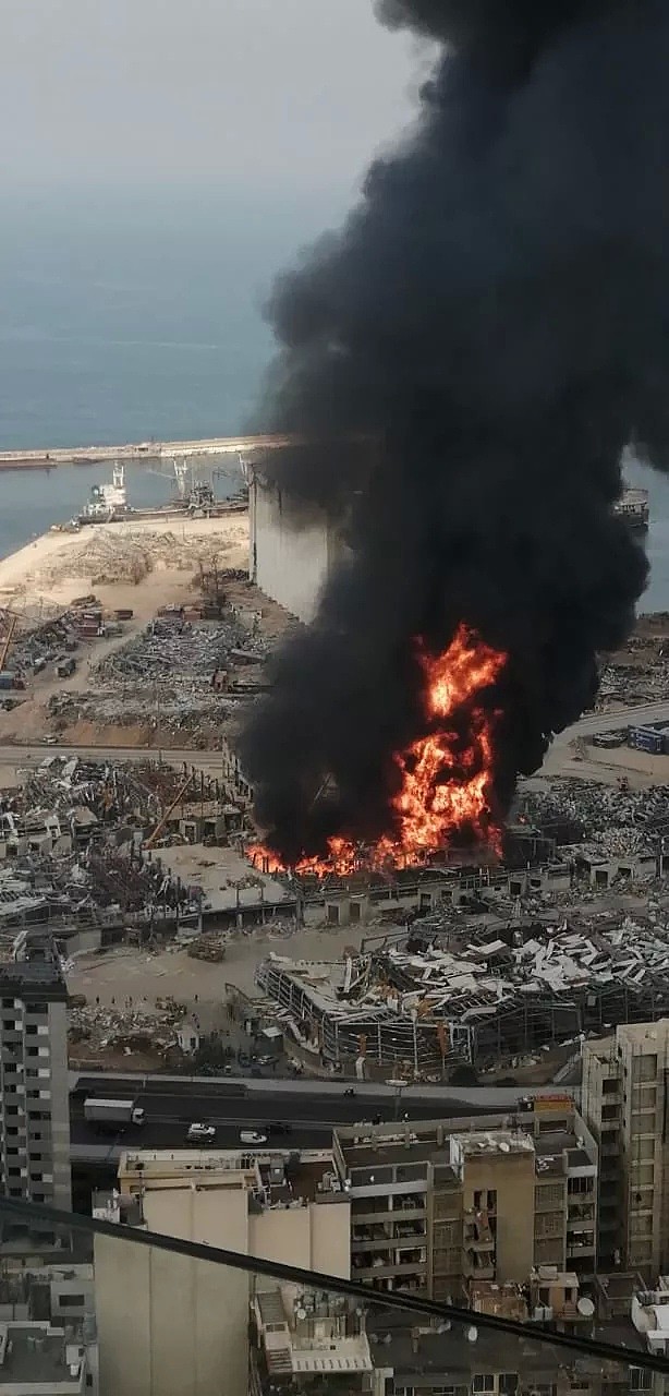 视频曝光！黎巴嫩首都贝鲁特港口再现大火，1个月前这里刚发生爆炸（视频/组图） - 9