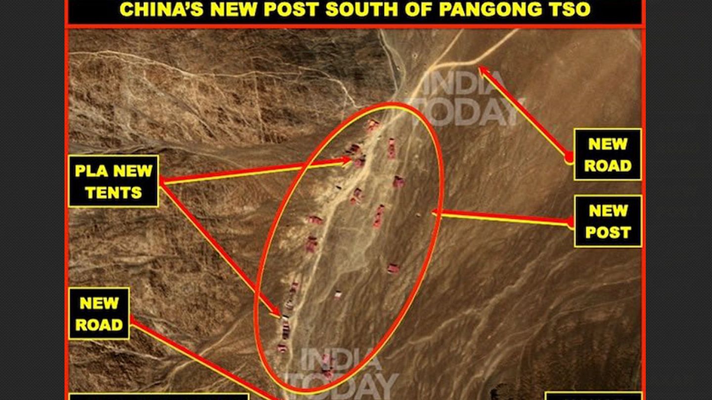 今日印度新闻网分析9月7日卫星图片指出，解放军在南岸新修了道路，大量扎营，新建数个哨岗。 （今日印度新闻网卫星图像截图)