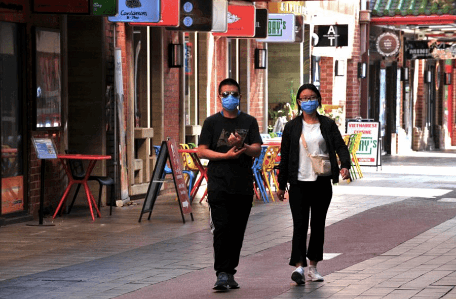 惊！墨尔本多家华裔商店被砸！最新民调显示，仍有1/3澳洲人把新冠疫情归咎于华人社区（组图） - 7