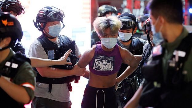 香港近期再度有反政府示威，示威者寻求重启立法会选举。