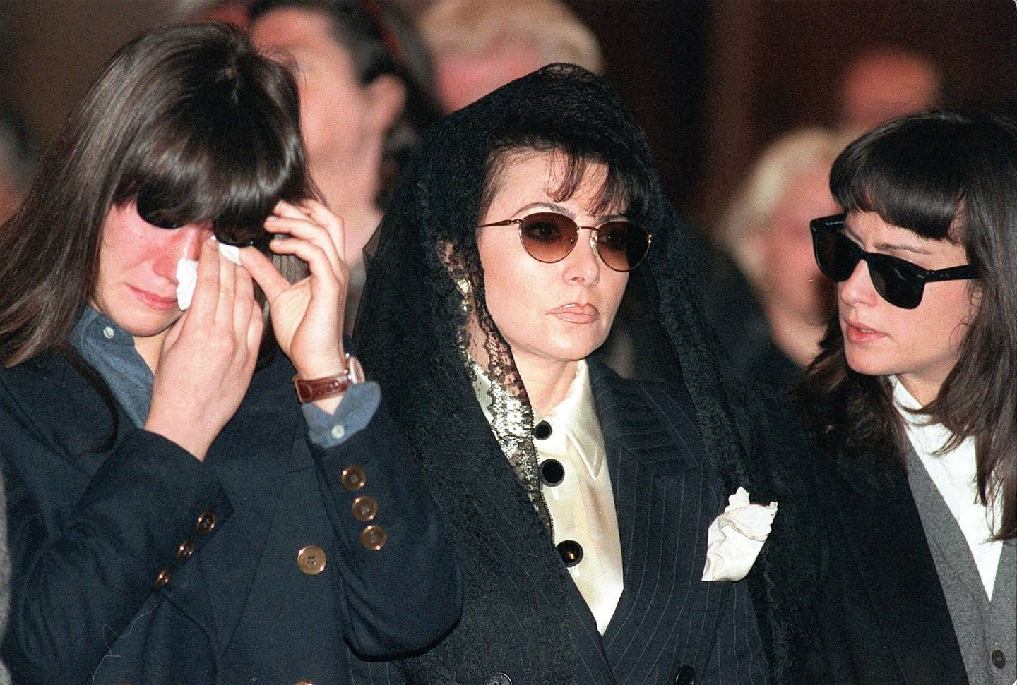 圖為1995年4月3日，雷賈尼於意大利米蘭出席前夫毛里齊奧的葬禮。1997年1月31日，雷賈尼被警方拘捕，涉嫌密謀殺害毛里齊奧。（AP）