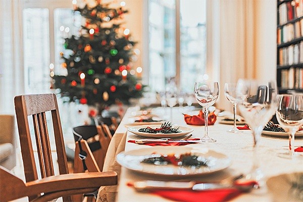 iStock-christmas-dinner-dining-table.jpg,0