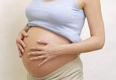 中国夫妇因海外旅行禁令，数月未见新生女婴！斥巨资找代孕，却饱受相思之苦…（组图） - 2