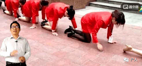 视频曝光！中国女子街头学狗爬还全网直播？在SM字母圈内这就是所谓的“狗奴”吧（视频/组图） - 8