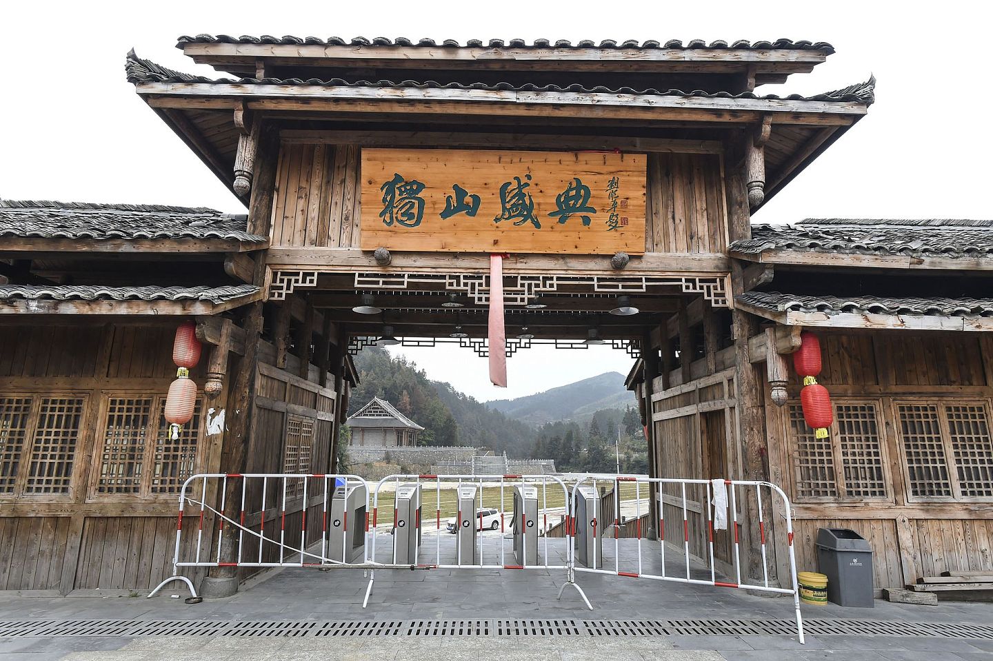 2019年11月21日，贵州省独山县水司楼前。（视觉中国）
