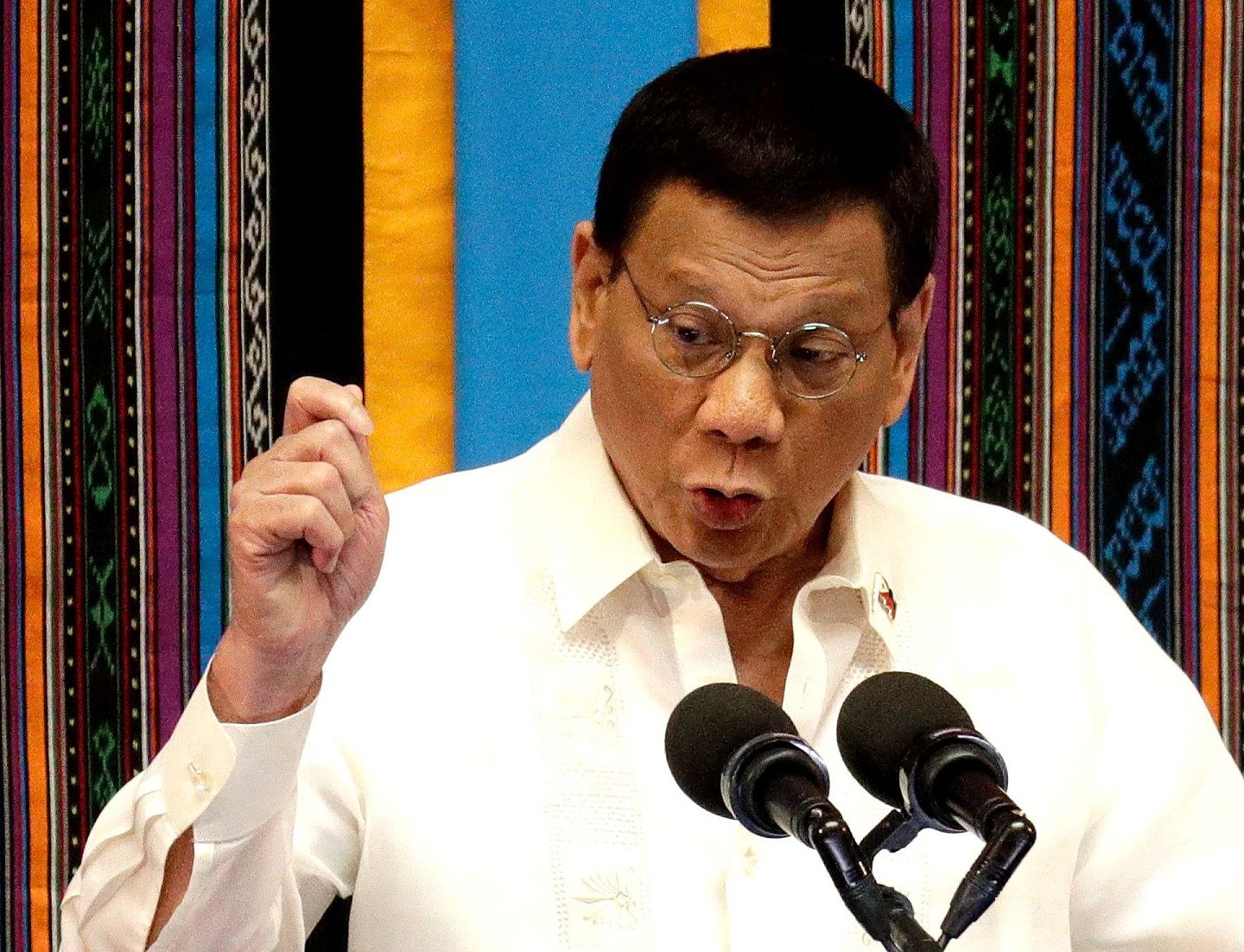 菲律宾总统杜特尔特在最新的电视讲话中表示，将优先采购中国或俄罗斯的新冠肺炎疫苗，并指责西方国家的制药公司要求预付款项的行为。 （AP）