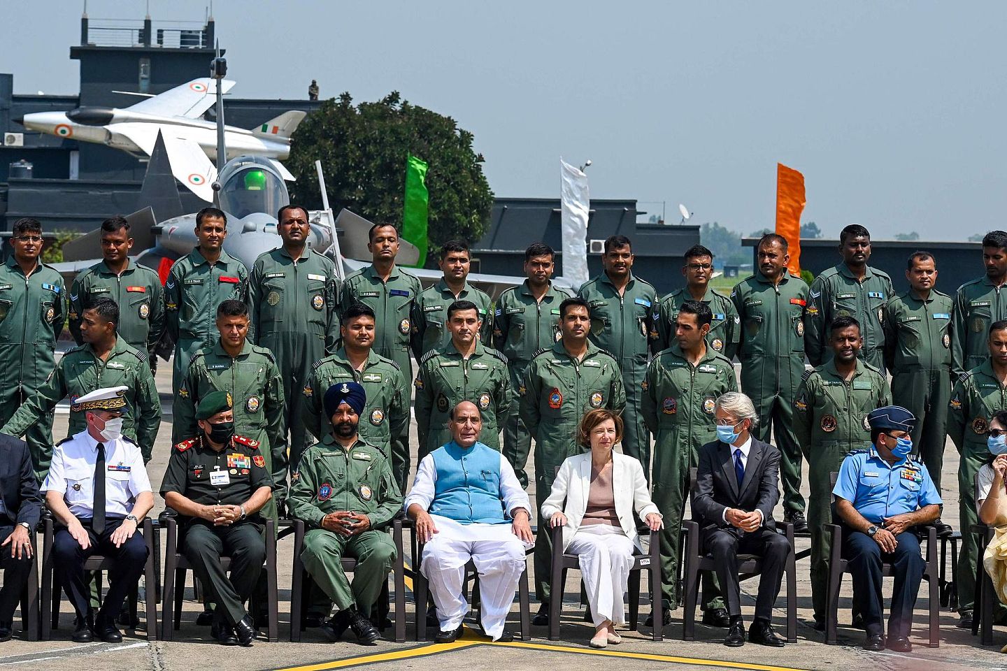 2020年9月10日，印度空军在安巴拉空军基地举行5架“阵风”战斗机的入役仪式。 法国国防部长弗洛伦斯·帕利（Florence Parly）与印度国防部长辛格出席。 （人民视觉）