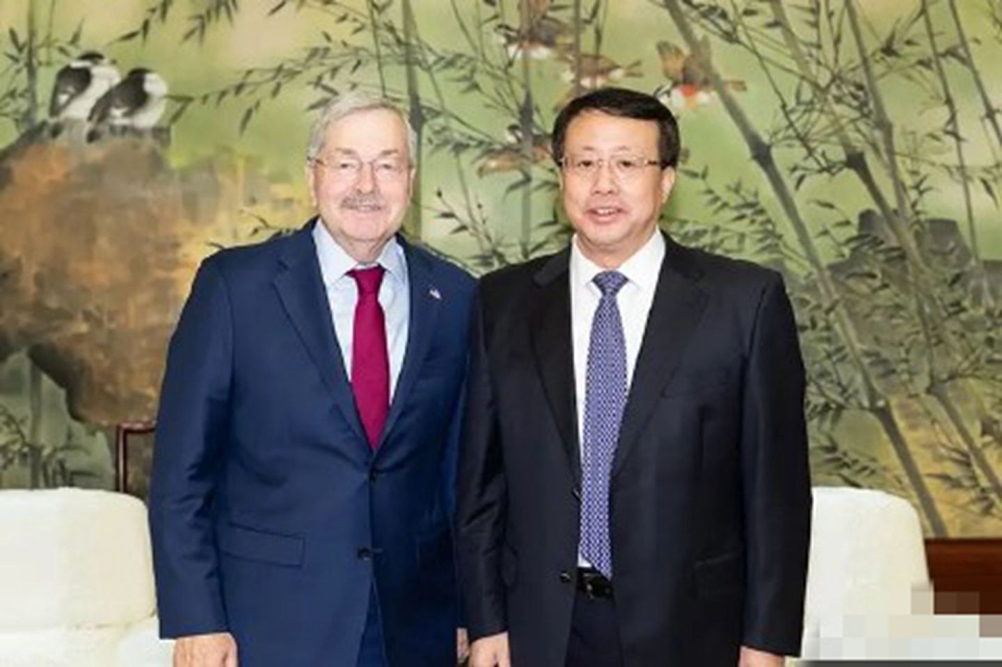 布兰斯塔德（左）不久前与上海市市长龚正会面。 （微博@邓微风景）