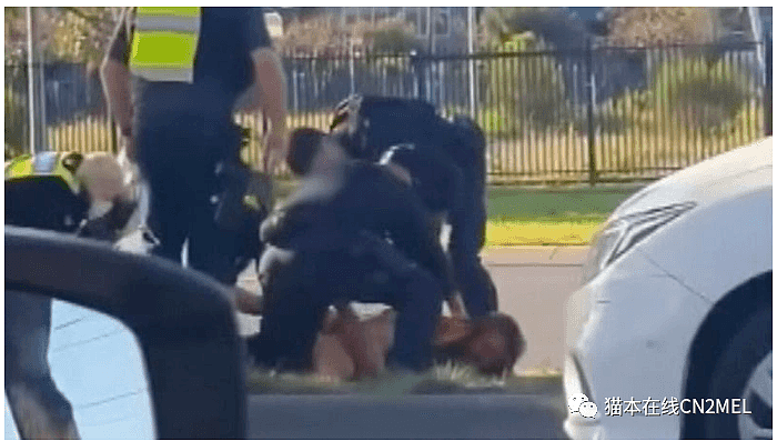 澳警方涉暴力执法踩踏男子头部，涉案警官被停职，受害者仍在医院昏迷（组图） - 3