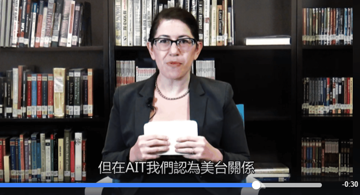 美国在台协会发言人孟雨荷回应台湾网友“美台建交”提问，她指出美台关系一直在进步，但尝试改变现状，将会威胁两岸稳定。（Facebook@美国在台协会 AIT）
