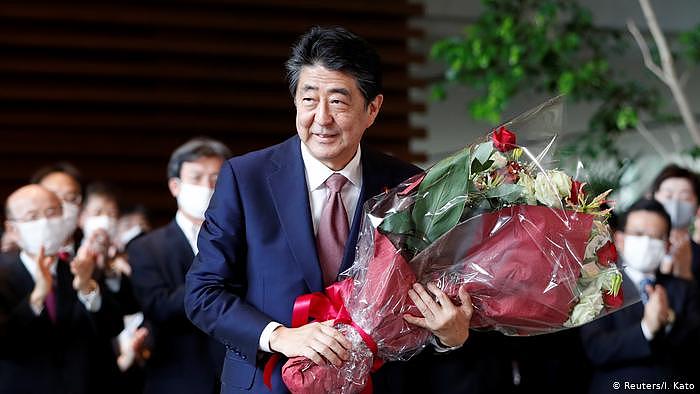 Japan Shinzo Abe - Wahl neuer Regierungschef Yoshihide Suga (Reuters/I. Kato)