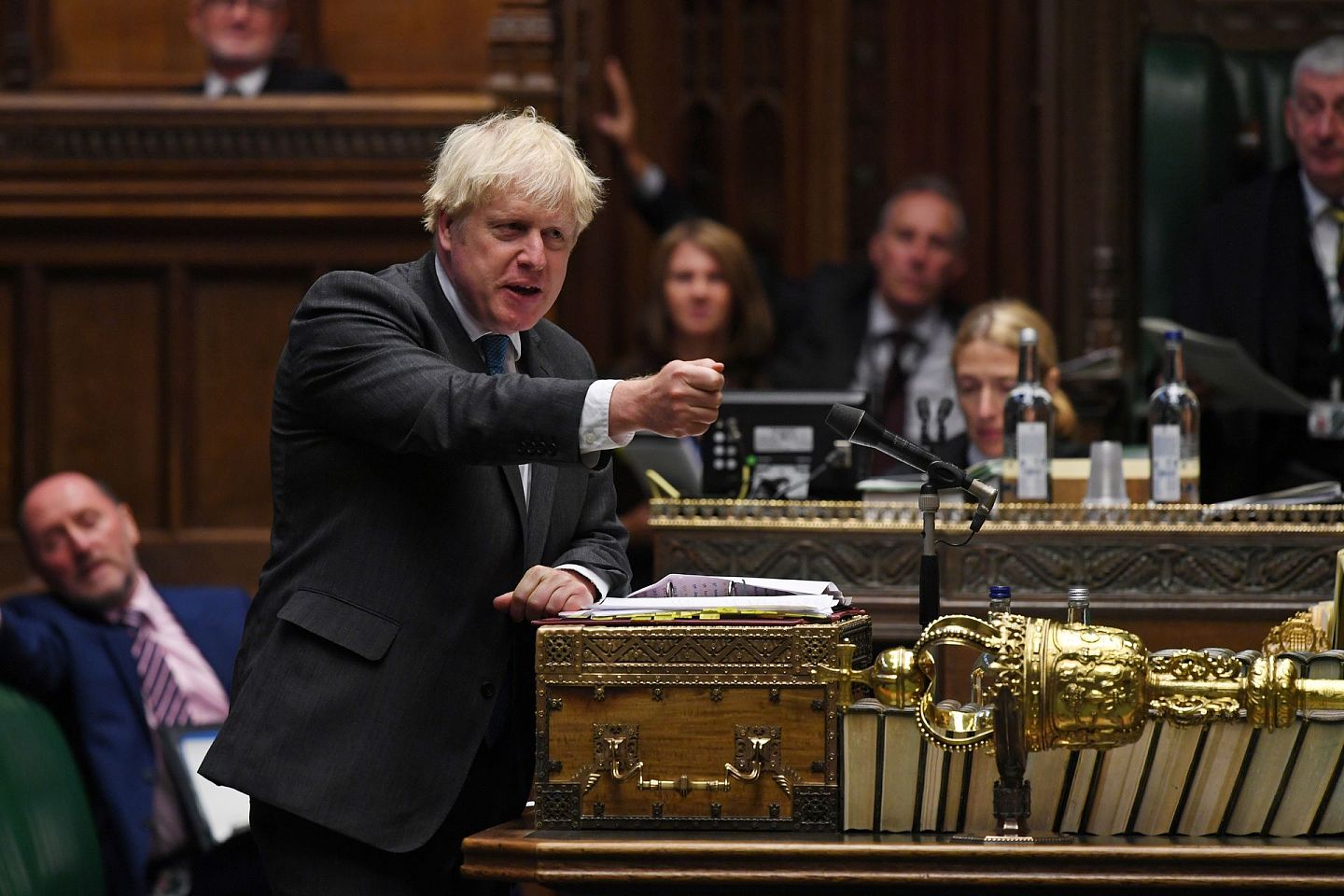 图为9月16日，英国首相约翰逊（Boris Johnson）在国会接受质询。（Reuters）