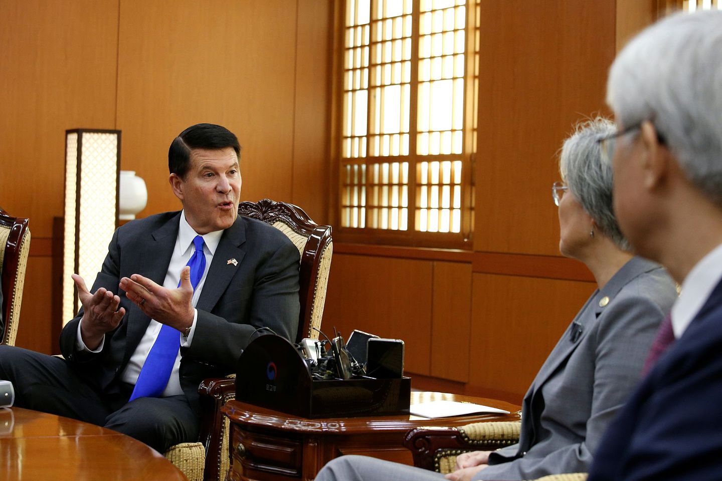 美国副国务卿克拉奇（左）9月17日起将访台，主持“美台经济与商业对话”。（Reuters）