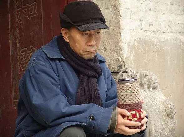 40年拿33个影帝，令黄渤惭愧，他顽强抗癌20年，是中国最贵的演员！（组图） - 33