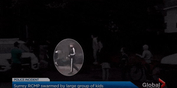 视频疯传！RCMP遭一群青少年围殴！拖拽、拉扯、扔鞋，多大仇啊...（视频/组图） - 12