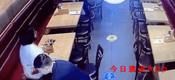 悉尼中国女留学生与华人女店主当街扭打，双双受伤！只因两份配菜起争执，店内外视频全拍下（视频/组图） - 4