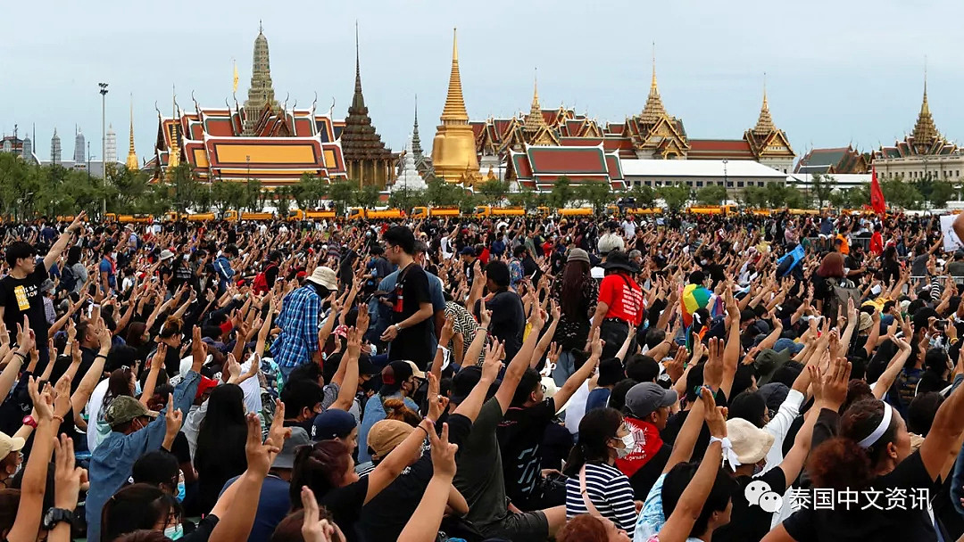 泰国“大集会”进展：抗议者转移阵地冲向总理府.....（组图） - 9