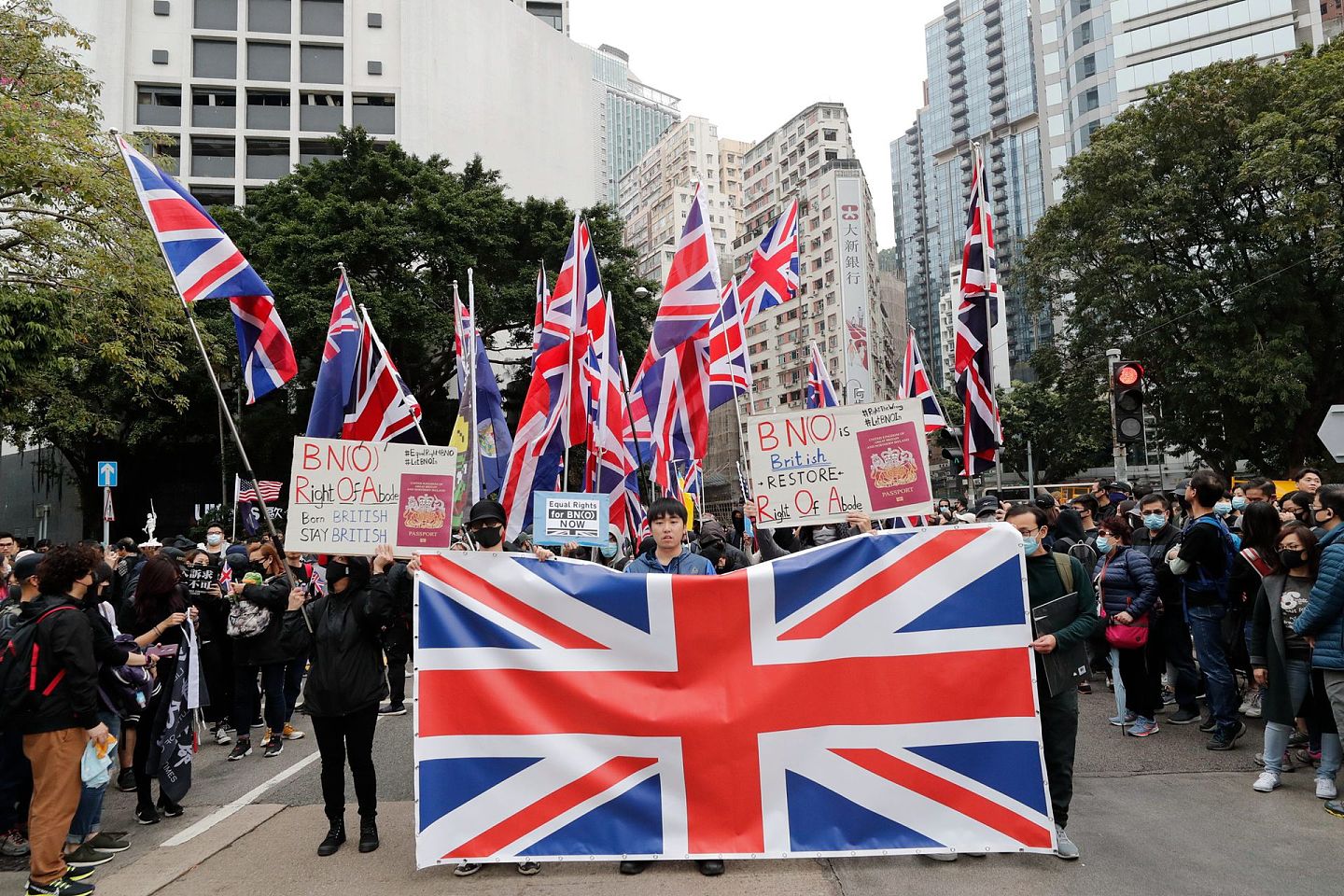 修例风波以来，香港抗议者不断打着英国国旗游行。（AP）