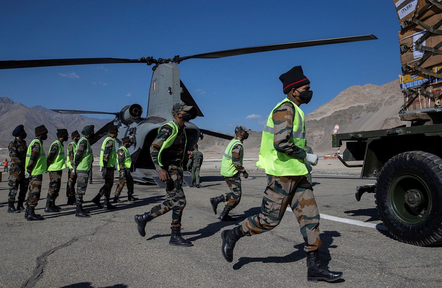 印度防长辛格9月15日说，印度武装部队士气高昂，任何人都不应怀疑这一点。 （Reuters）