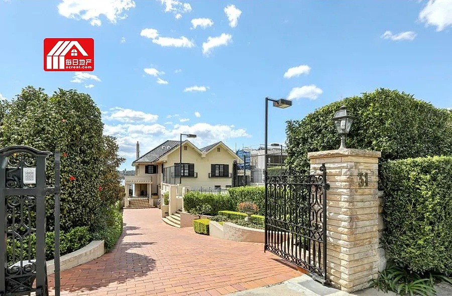 超出底价200万澳元，悉尼Vaucluse最好街道上最便宜的房子成功售出 - 3