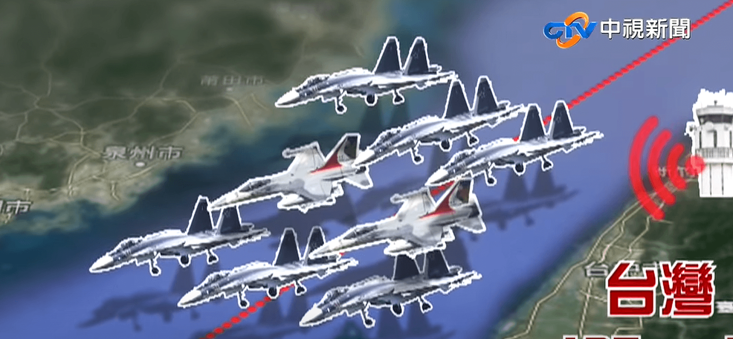 9月19日，中国解放军6架歼-16包夹两架“经国号”战机。（中视新闻视频截图）