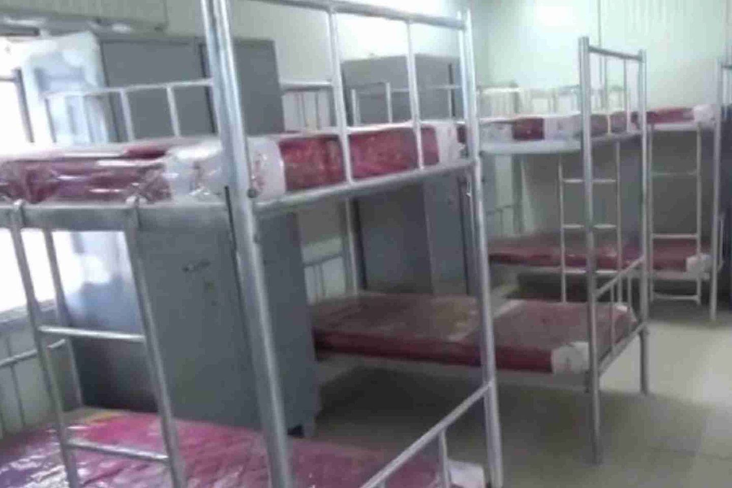 印军士兵宿舍为双层床。（微博@南海的浪涛）