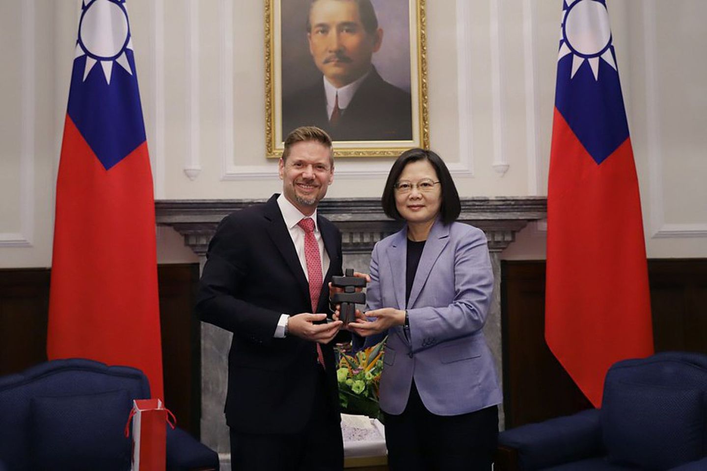 许多台派意见认为，台湾的民主体制对北京而言就是一种威胁。（台湾总统府）