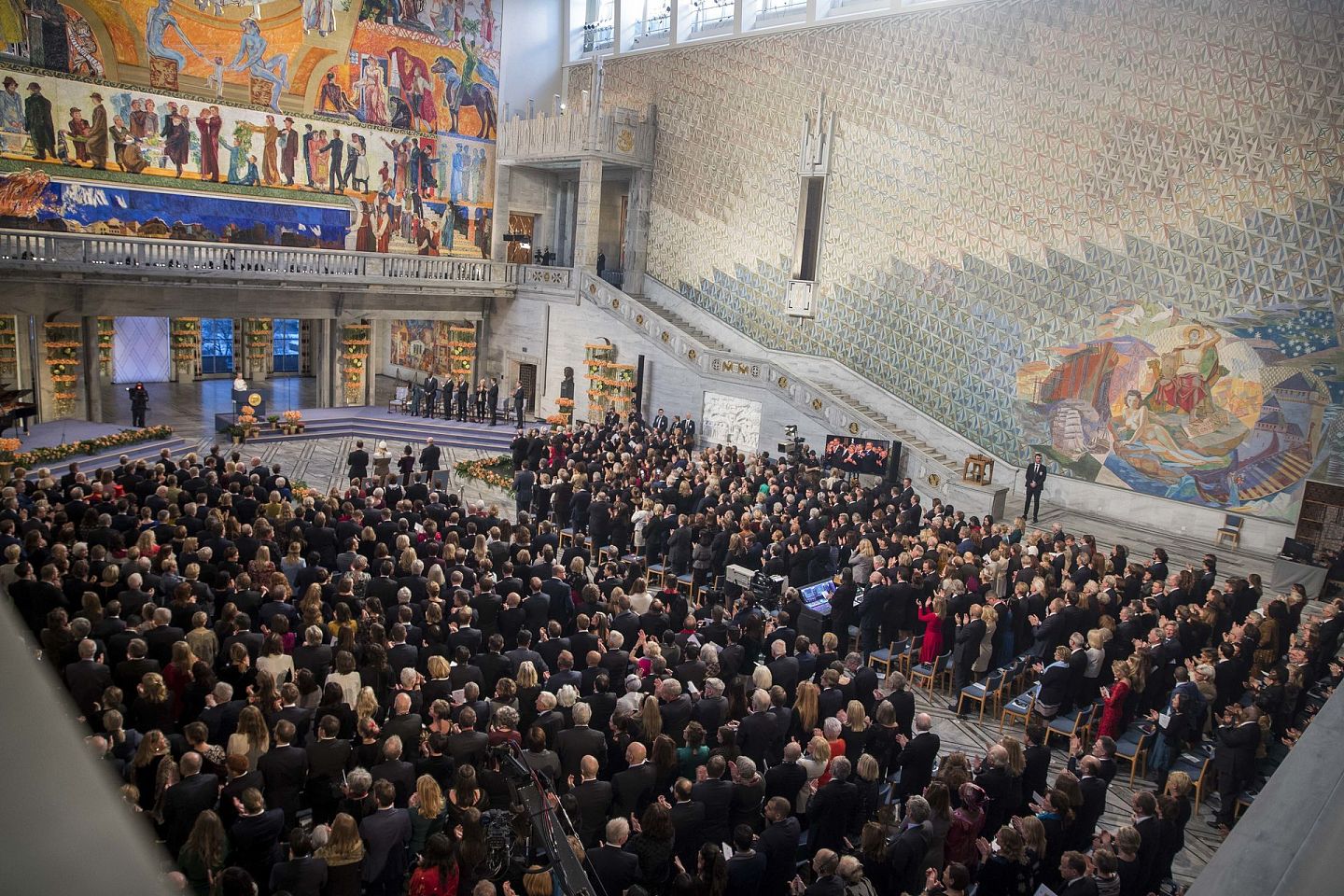 图为2018年12月10日，宾客于挪威奥斯陆出席诺贝尔和平奖颁奖典礼。（AP）